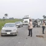 FRSC-Officials-controling-traffic-at-the-accident-scene-1024x680