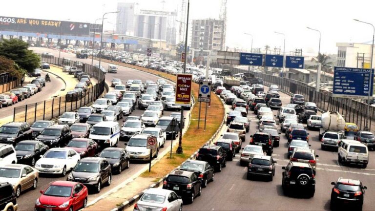 Lekki-Traffic-COVID-19-Lockdown-OnoBello-1030x580