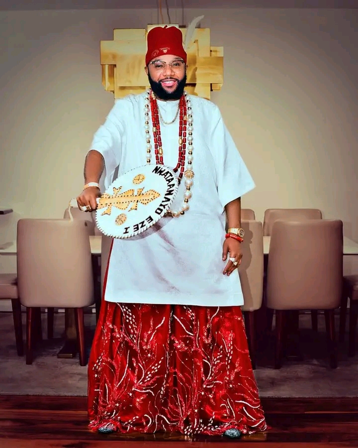 EFCC Arrests Businessman E-Money Over Alleged Naira Abuse, Dollar Spraying The Economic and Financial Crimes Commission (EFCC) has arrested Lagos socialite Emeka Okonkwo, popularly known as E-Money, over alleged ab¥se of the Naira. Sources revealed that E-Money was taken into custody by EFCC operatives at his Lagos residence on Monday night. He is accused of spraying US dollars at a social event in Lagos—an act that violates Nigeria’s Foreign Exchange Act—and allegedly defacing the Naira. According to the EFCC, preliminary investigations are underway, and the commission intends to prosecute him once inquiries are complete. E-Money has reportedly been flown to Abuja for further interrogation. Although the EFCC spokesperson, Dele Oyewale, declined to comment, internal sources confirmed the arrest and ongoing probe.
