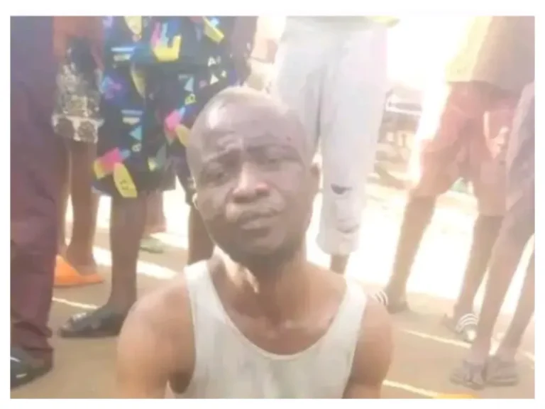 A 40-year-old man has reportedly set his house ablaze in Asa Umudim community, Osisioma Local Government Area of Abia State, leading to the death