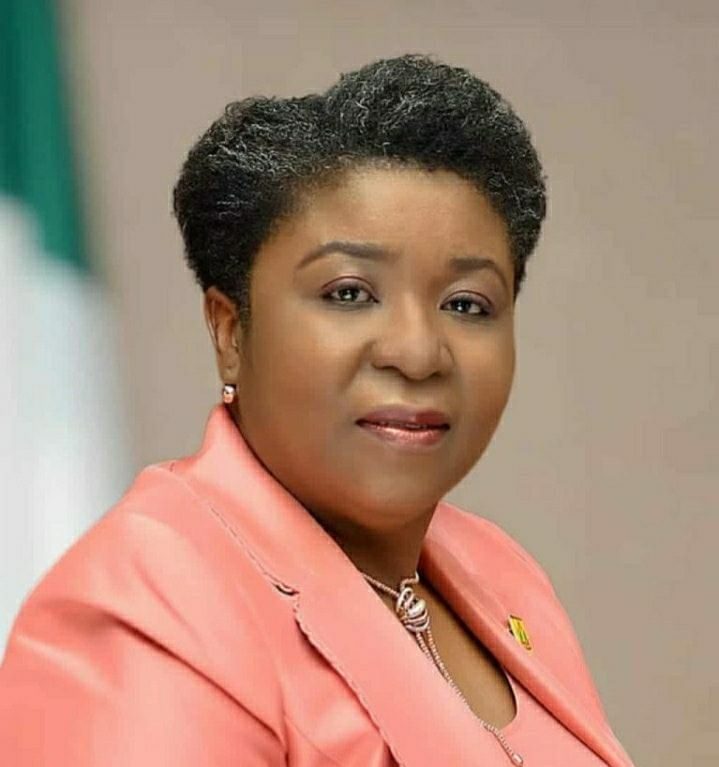 FG Explains Why 18 Civil Servants Received SUVs, Laptops, Other Rewards