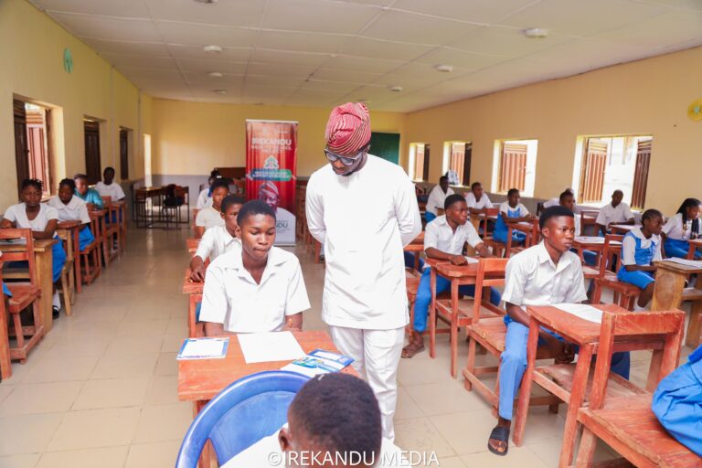 Students, Parents Commend Osun Lawmaker Over Distribution Of NECO Forms