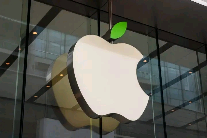 Apple Pulls Immigration Enforcement Tracker Apps After US Government Pressure