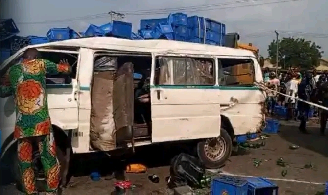 Many Feared Dead As Bus, Truck Collide On Lagos-Ibadan Expressway