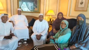 Atiku, Aisha Buhari Meet During Umrah In Saudi Arabia